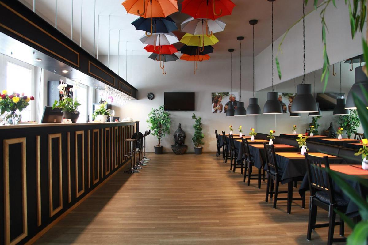 Hotel Moerser Hof Екстериор снимка
